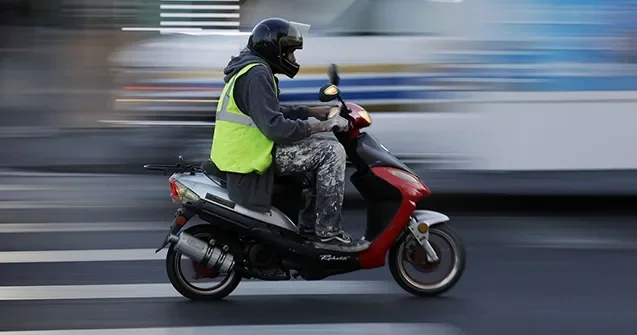 Qəzalar çox vaxt moped sürücüsünün istəyi olmadan baş verir