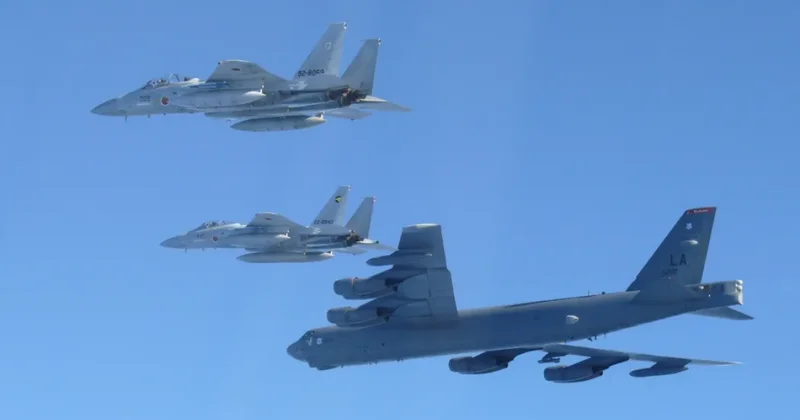 Yaponiya ilə ABŞ Çin və Rusiya təyyarələrinin uçuşlarına cavab olaraq birgə təlim keçirib