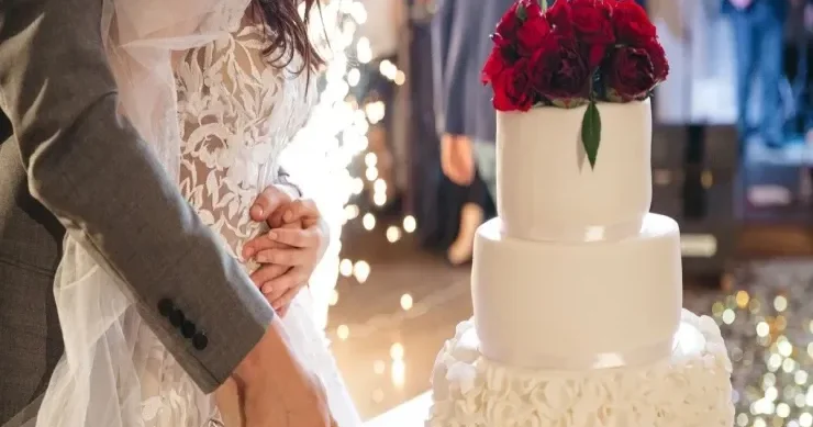 Qadın onu dağıntılar altından çıxaran xilasedici ilə evləndi