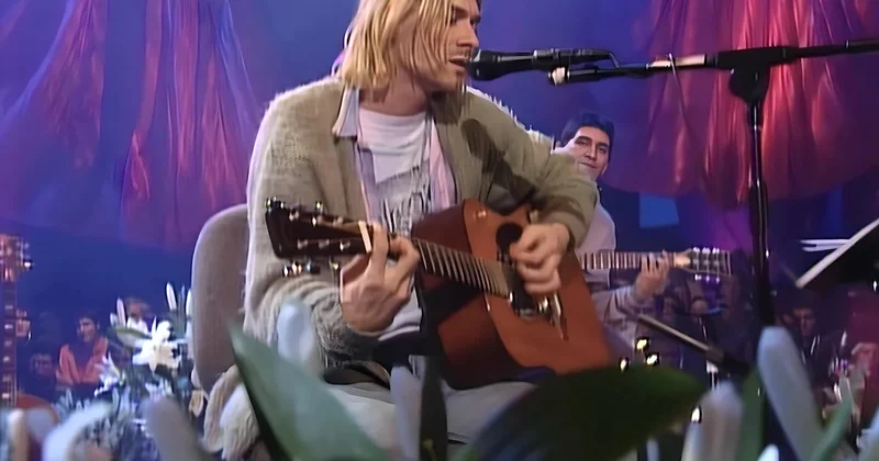 Dünyanın ən bahalı gitarasının yeni sahibi var...