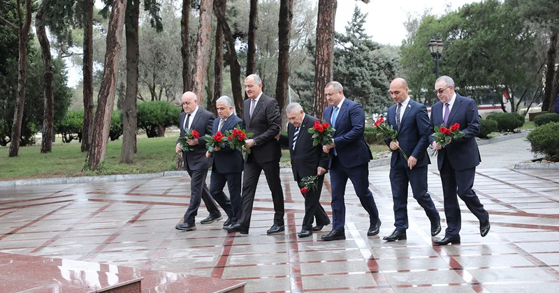 Suraxanıda “Bir millətin işığına çevrilmiş lider” adlı tədbir keçirildi Fotolar