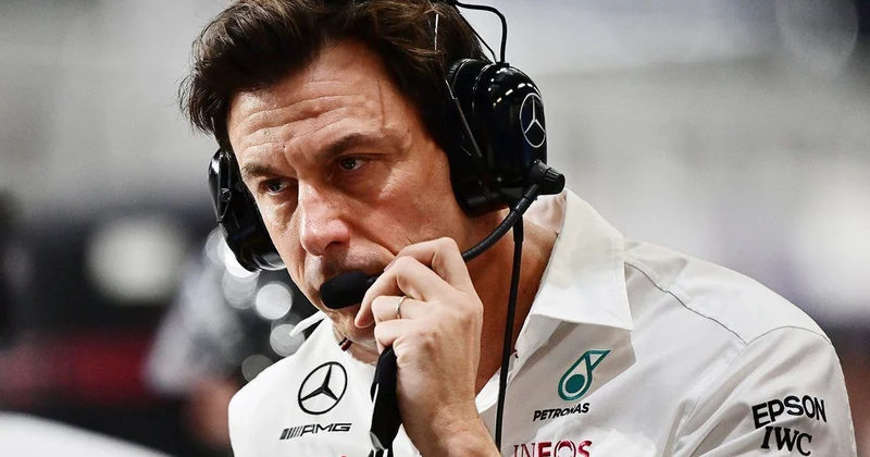 “Mercedes” motorla təchiz etdiyi komandaların sayını azaltmaq istəyir