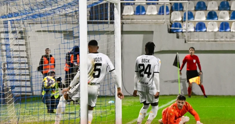 “Neftçi” “Sumqayıt” oyunu 2 manata