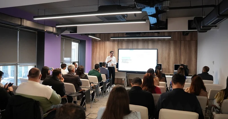 “Süni intellekt standartlarının media kommunikasiyası” FOTO