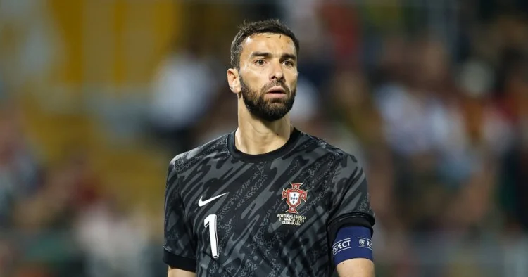 Millinin qolkiperi karyerasını başa vurdu