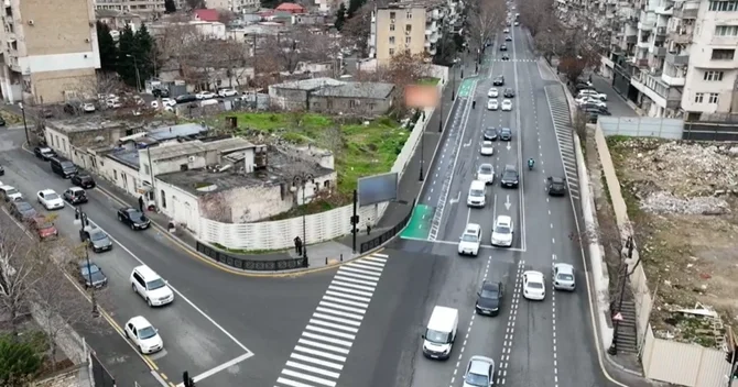 Sürücülərin başına oyun açan nişan: Çətin görünən problemin asan həlli necə olmalıdır?