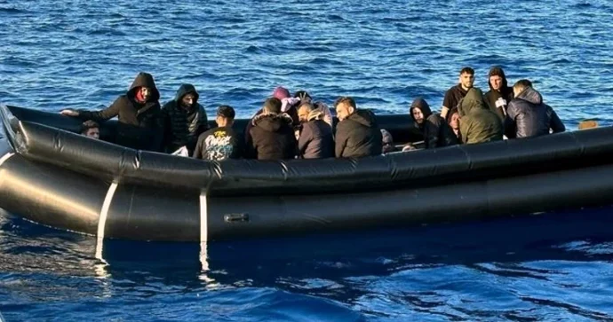 Miqrantları daşıyan qayıq aşıb: ölən və yaralananlar var