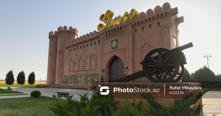 Репортаж о величественных Гянджинских воротах XI века