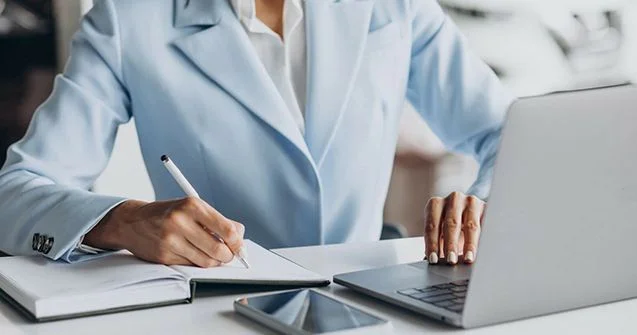 Atası nazir müavini, qardaşları rəis olan yüksək vəzifəli xanımın DOSYESİ