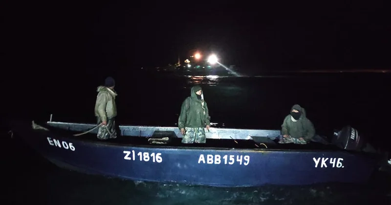 Спасены трое рыбаков, оставшихся в беспомощном положении в Каспийском море ВИДЕО