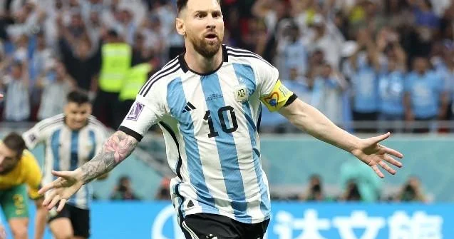 Messi 21 metrlik heykəlini açmaq üçün bu ölkəyə uçur FOTO