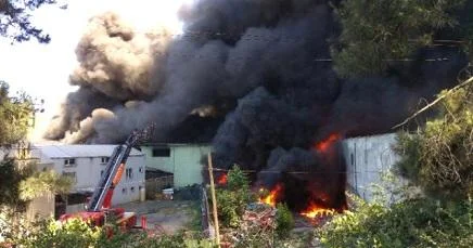 İstanbulda ikimərtəbəli binada yanğın: 3 uşaq öldü