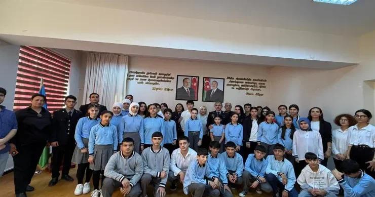 Polis məktəblilərlə maarifləndirici tədbirlər keçirdi