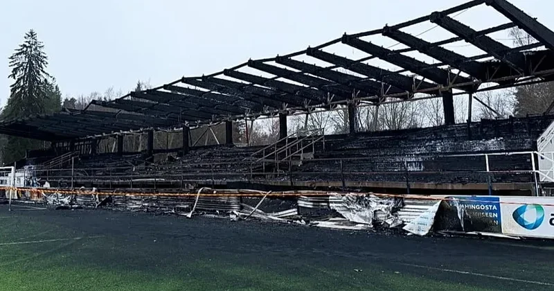 Komandası aşağı liqaya düşən azarkeşlər stadionu yandırdılar VİDEO