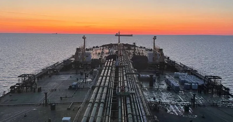 Кому принадлежит гигантский танкер, захваченный американским спецназом... новые подробности