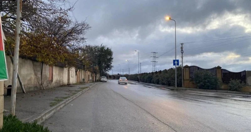 Bakıda səkiyə çirkab suyu axır FOTO