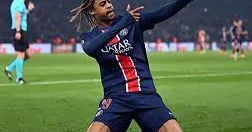 Liverpul Salahın əvəzinə PSJ nin hücumçusunu istəyir