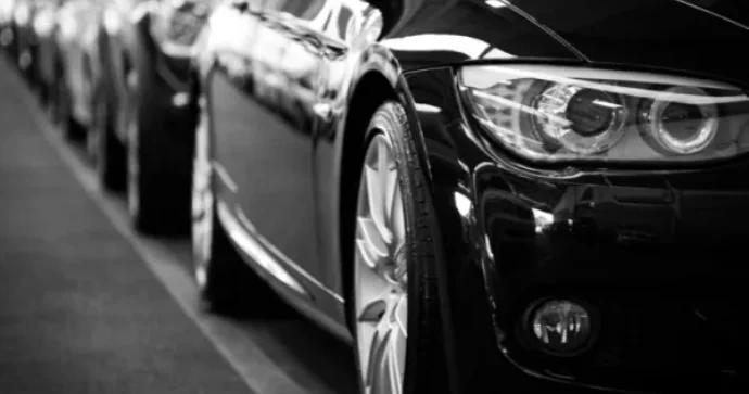 Dövlət qurumlarının 11 avtomobili satışa çıxarılacaq Nissan 7000 manat, Toyota , BMW ...