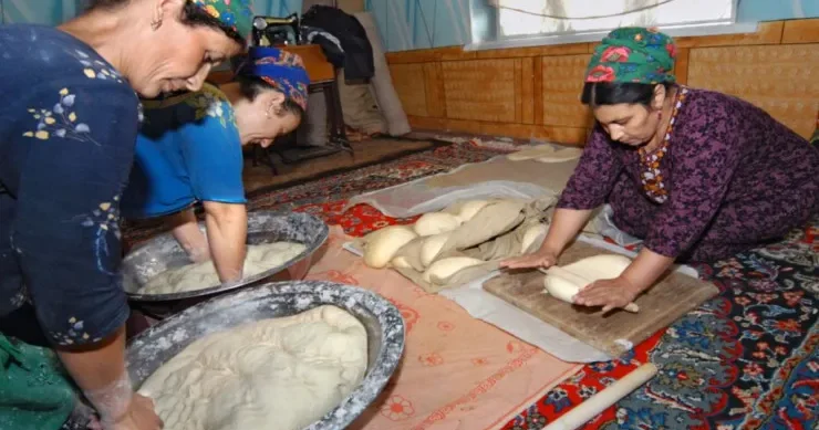 Qadın evinin xanımı olar Gecə əylənməyə gedənləri niyə qınadılar? VİDEO