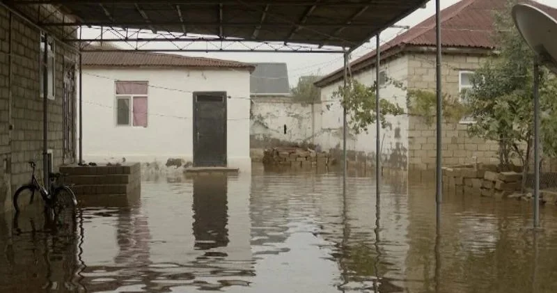 Aşağı Güzdək qəsəbəsindən ŞİKAYƏT: Yağış yağanda evlər su altında qalır VİDEO