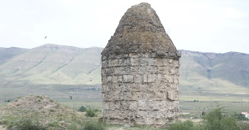 Археологи нашли в Ходжалы примыкающее к мавзолею захоронение Minval Politika