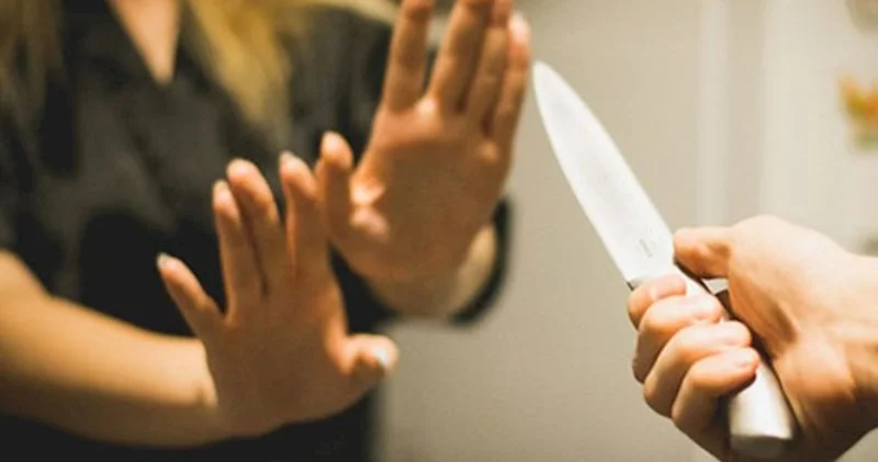 35 yaşlı kişi əvvəlcə arvadını dəfələrlə öldürməklə hədələdi, sonra bıçaqladı