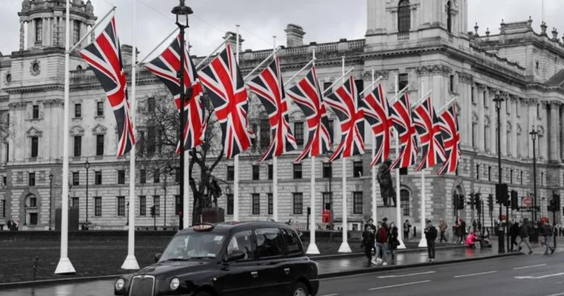 İngiltərənin vətəndaşlıq siyasəti irqçiliyə səbəb olur