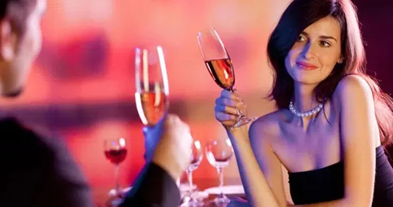 Alim: Qadınlar kişilərlə eyni miqdarda şərab içə bilməz