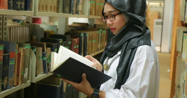 14 yaşadək məktəbli qızlara hicab qadağan edildi Bu ÖLKƏDƏ