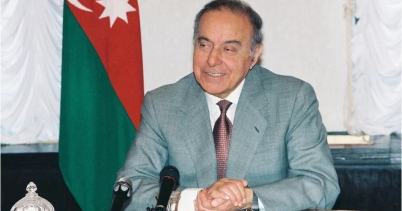 Onun böyük adı və kölgəsı həmışə üstümüzdədır