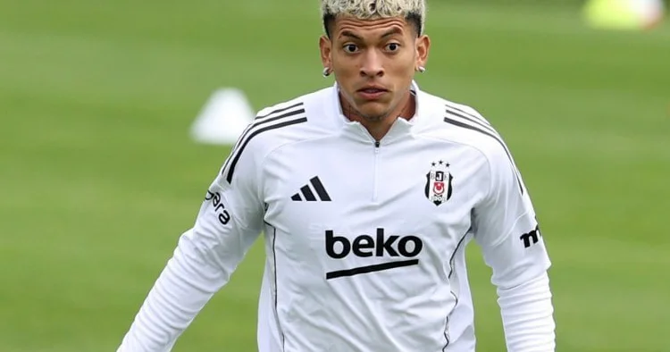 Kolumbiyali futbolçu “Beşiktaş”a QAYIDIR