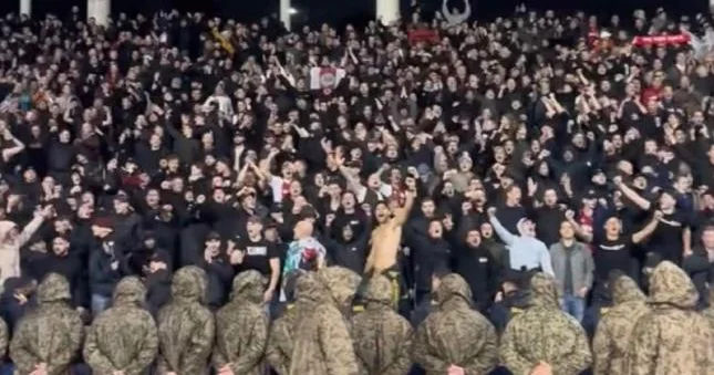 Bakıda Ayaks a möhtəşəm dəstək Video