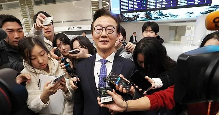 Koreyada rüşvət almaqda ittiham olunan nazir istefa verdi