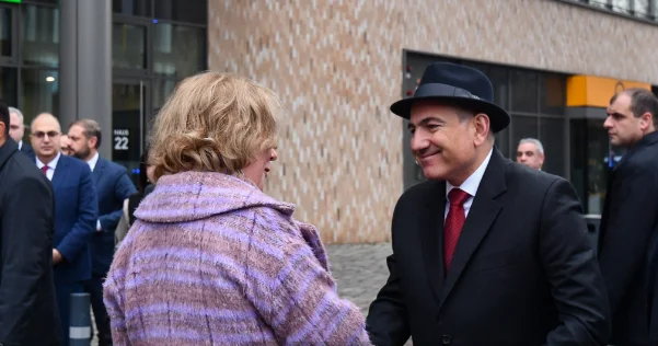 Paşinyan niyə kepkadan şlyapaya keçdi? “Heç saqqal da onu xilas edə bilməz”