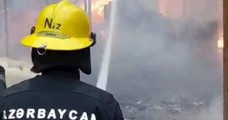 Bakıda beşmərtəbəli yaşayış binasında yanğın baş verib