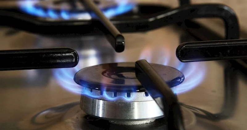 Xırdalanda avtomobil boruları zədələdi: Qaz təchizatı dayandırıldı