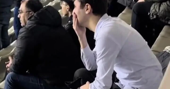 Болельщик расплакался из за проигрыша "Карабаха" ВИДЕО