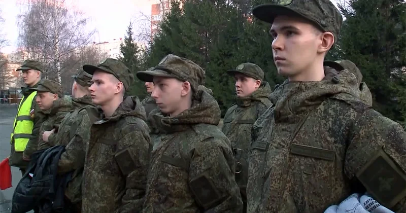 Rusiya bir ildə 400 mindən çox əsgər qəbul etdi