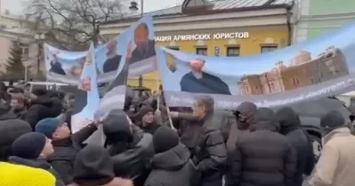 Paşinyan Moskvada da etirazla qarşılandı