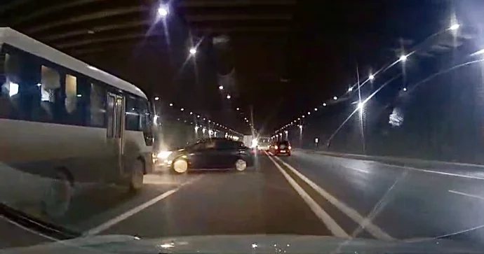 Bakıda qadın sürücü dəhşətli qəza törətdi: Maşıb fırlanıb betona çırpıldı VİDEO