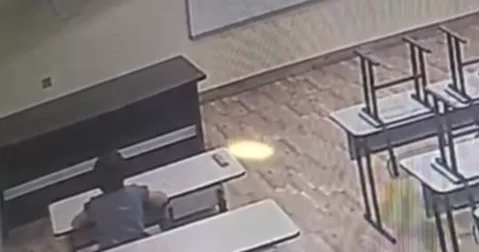 Azyaşlının Qarabağ sevgisi hamını duyğulandırdı Təkbaşına izləyirmiş...