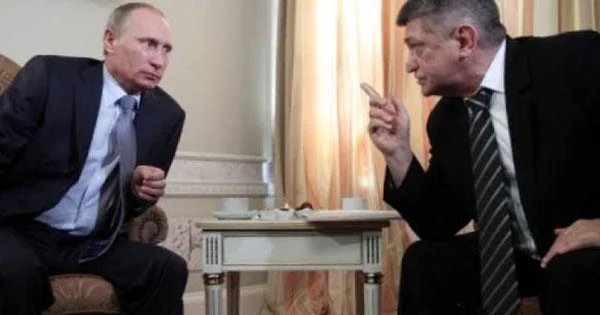 “DÖVLƏT VƏTƏNDAŞINA HÜCUM EDİR... BİZƏ BELƏ DÖVLƏT LAZIMDIRMI?” Tanınmış rejissor acı həqiqətləri Putinin üzünə söylədi