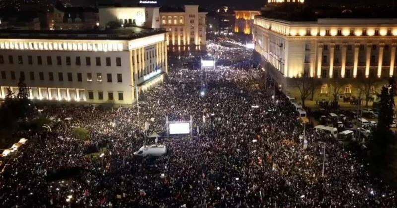 Bolqarıstanda kütləvi etirazlar Baş nazir istefa verdi