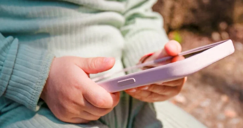 İspaniyada uşaqların sosial mediaya girişi bloklana bilər