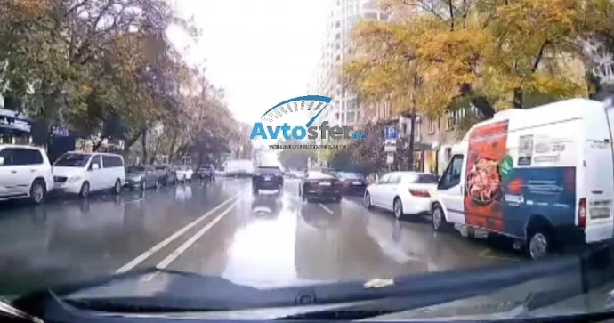 Bakının bu küçəsində yol tənzimlənmədiyi üçün qəzalar qaçılmaz olur VİDEO