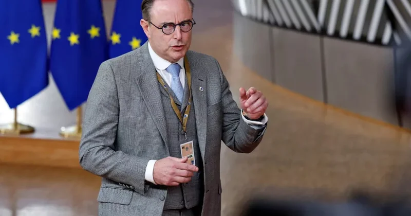 Бельгия просит денежный буфер . А Евросоюз грозит ей изоляцией