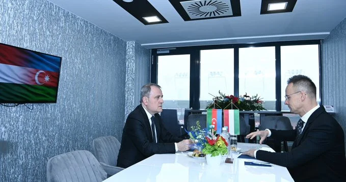 Budapeştdə Azərbaycan və Macarıstan XİN rəhbərlərinin görüşü keçirilir