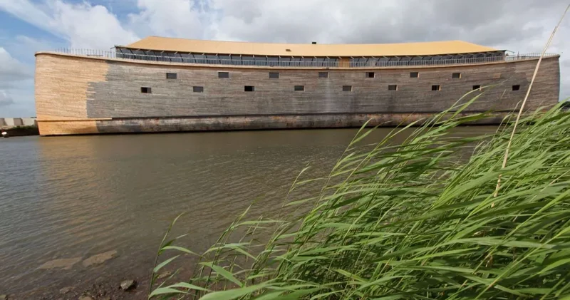 Afrikalı “böyük daşqın” ərəfəsində səkkiz gəmi tikir…