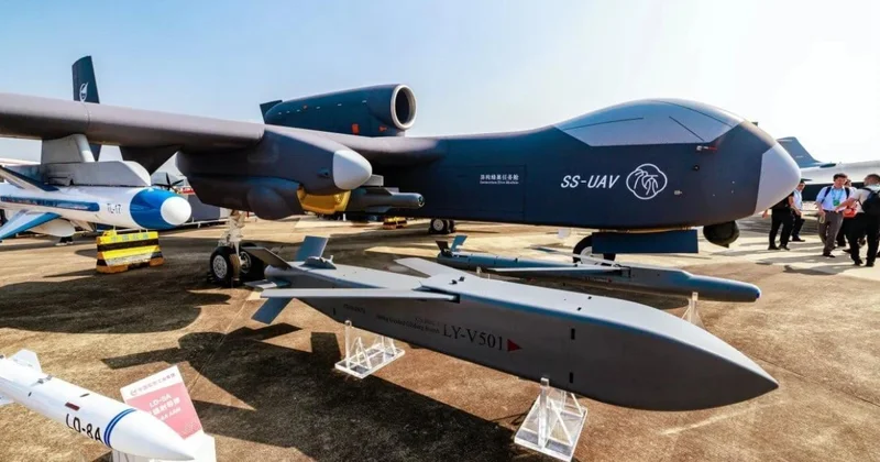 Китай впервые запустил авианосец дронов