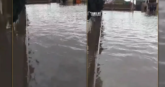 Burdan nəinki piyada, heç maşınla da keçmək olmur Bakıda iri gölməçə yarandı